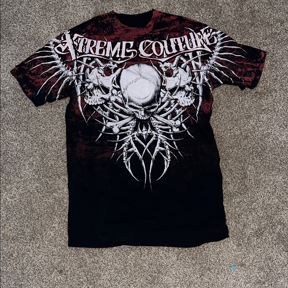 Men's Black and Red Graphic T-Shirt